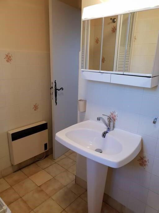 Residence Lou Cigaloun - Ana Location Greoux-les-Bains Bagian luar foto