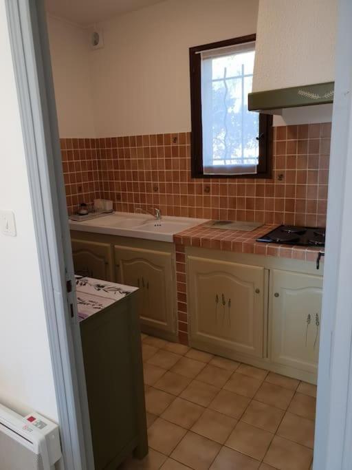 Residence Lou Cigaloun - Ana Location Greoux-les-Bains Bagian luar foto